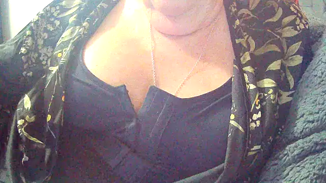 Playful MILF Demi online show from 02-08-26, 10:46