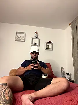 Ezzio Scolaro online show from 01-14-26, 02:17