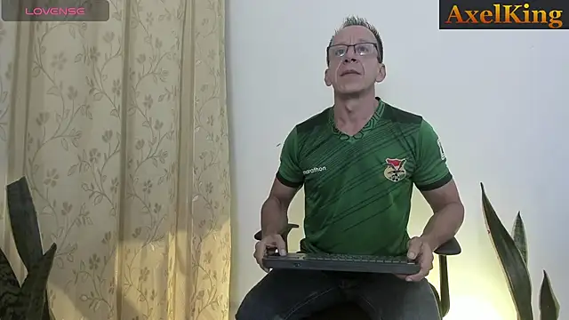 Snapshot of _axelking_ chatting on 07-14-26, 11:38 axelking online show from 07-14-26, 11:38