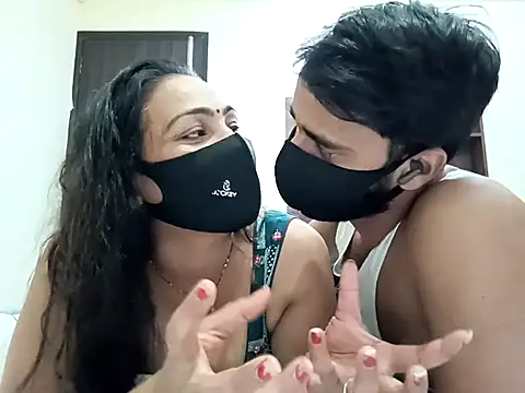 Snapshot of horny_milf_couple chatting on 10-18-25, 04:52 horny milf couple online show from 10-18-25, 04:52