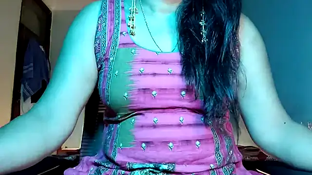 horny milf couple online show from 05-31-26, 12:08