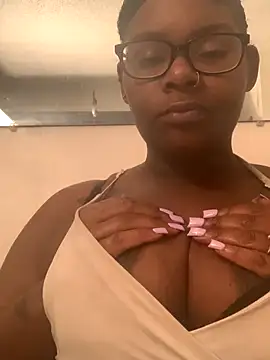 Snapshot of ThickChick94 chatting on 10-18-25, 06:58 ThickChick94 online show from 10-18-25, 06:58