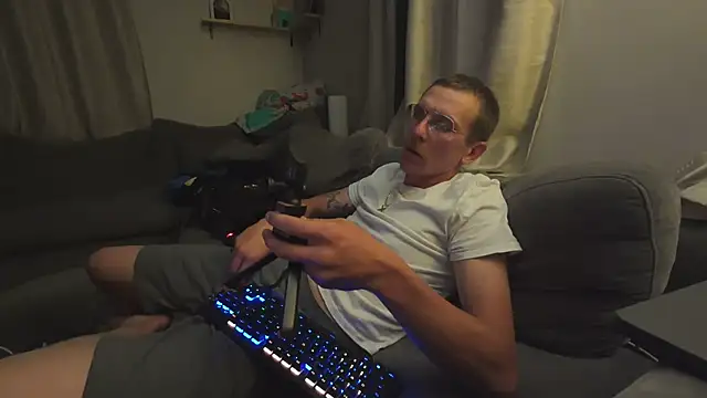 AverageMaleJay online show from 06-18-26, 03:29