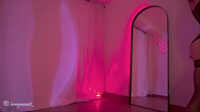  issy online show from 10-12-25, 02:54