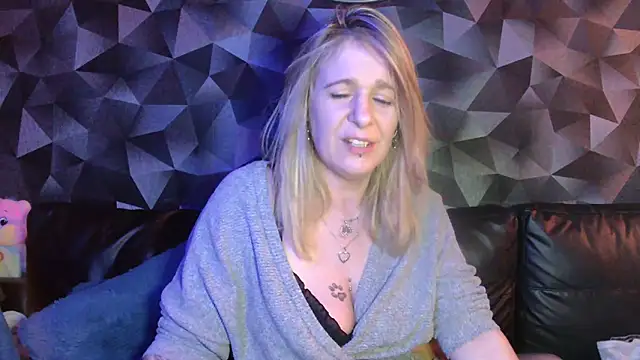 Delichieuse5 online show from 03-31-26, 07:47