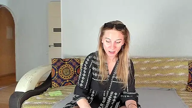 Snapshot of Amalia_Mio chatting on 06-03-26, 08:28 Amalia Mio online show from 06-03-26, 08:28