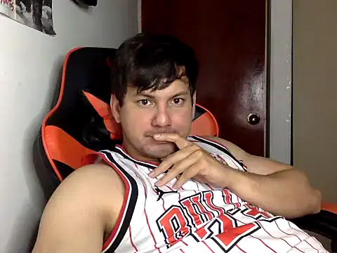 Snapshot of kaspar_6 chatting on 10-13-25, 04:01 kaspar 6 online show from 10-13-25, 04:01