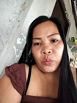 Snapshot of shyhotpinay_32 chatting on 11-24-25, 01:16 shyhotpinay 32 online show from 11-24-25, 01:16