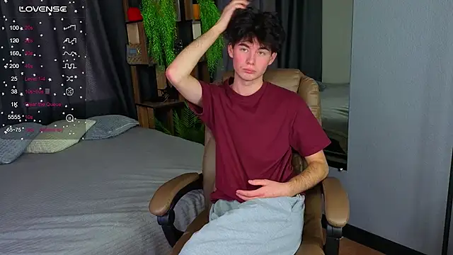 Snapshot of Cute_Mike chatting on 10-16-25, 08:04 Cute Mike online show from 10-16-25, 08:04