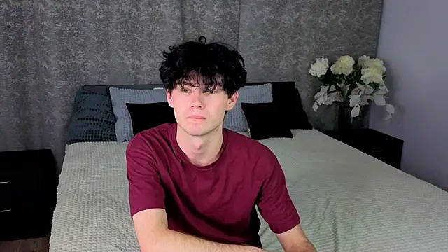 Snapshot of Cute_Mike chatting on 11-12-25, 03:45 Cute Mike online show from 11-12-25, 03:45