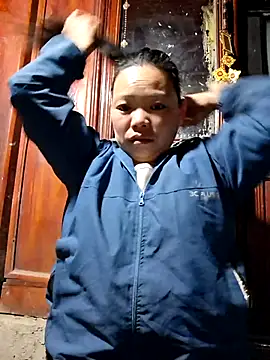 Snapshot of miomio-12 chatting on 12-15-25, 10:03 miomio-12 online show from 12-15-25, 10:03