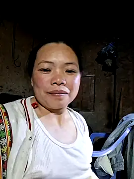 Snapshot of miomio-12 chatting on 12-16-25, 12:32 miomio-12 online show from 12-16-25, 12:32