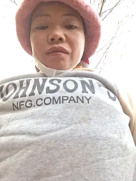 Snapshot of miomio-12 chatting on 12-18-25, 01:00 miomio-12 online show from 12-18-25, 01:00