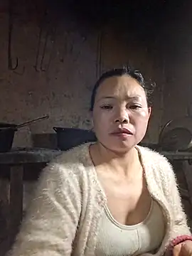 Snapshot of miomio-12 chatting on 12-18-25, 01:06 miomio-12 online show from 12-18-25, 01:06