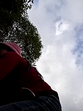 Snapshot of miomio-12 chatting on 12-20-25, 02:29 miomio-12 online show from 12-20-25, 02:29