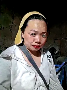 Snapshot of miomio-12 chatting on 12-21-25, 12:23 miomio-12 online show from 12-21-25, 12:23