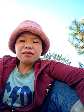 Snapshot of miomio-12 chatting on 12-22-25, 04:53 miomio-12 online show from 12-22-25, 04:53