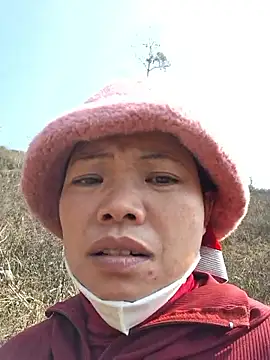 Snapshot of miomio-12 chatting on 01-12-26, 05:45 miomio-12 online show from 01-12-26, 05:45