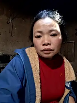 Snapshot of miomio-12 chatting on 01-17-26, 01:05 miomio-12 online show from 01-17-26, 01:05