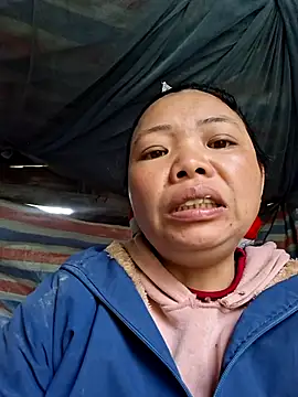 Snapshot of miomio-12 chatting on 02-04-26, 06:52 miomio-12 online show from 02-04-26, 06:52