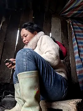 Snapshot of miomio-12 chatting on 02-08-26, 04:16 miomio-12 online show from 02-08-26, 04:16