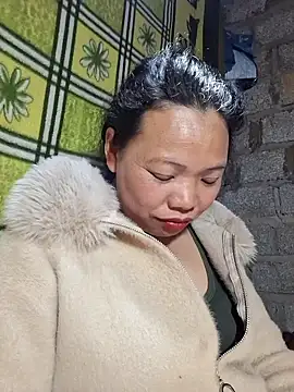 Snapshot of miomio-12 chatting on 02-19-26, 08:43 miomio-12 online show from 02-19-26, 08:43