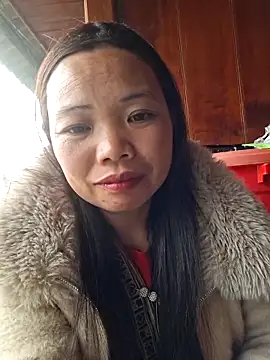 Snapshot of miomio-12 chatting on 03-05-26, 06:09 miomio-12 online show from 03-05-26, 06:09