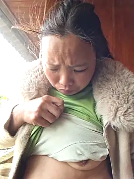 Snapshot of miomio-12 chatting on 03-22-26, 06:06 miomio-12 online show from 03-22-26, 06:06