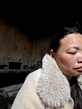 Snapshot of miomio-12 chatting on 03-26-26, 01:49 miomio-12 online show from 03-26-26, 01:49