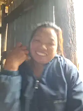 Snapshot of miomio-12 chatting on 05-09-26, 02:06 miomio-12 online show from 05-09-26, 02:06