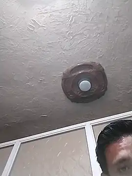 Snapshot of veintitres23 chatting on 11-09-25, 05:06 veintitres23 online show from 11-09-25, 05:06