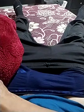 Snapshot of veintitres23 chatting on 11-18-25, 08:52 veintitres23 online show from 11-18-25, 08:52