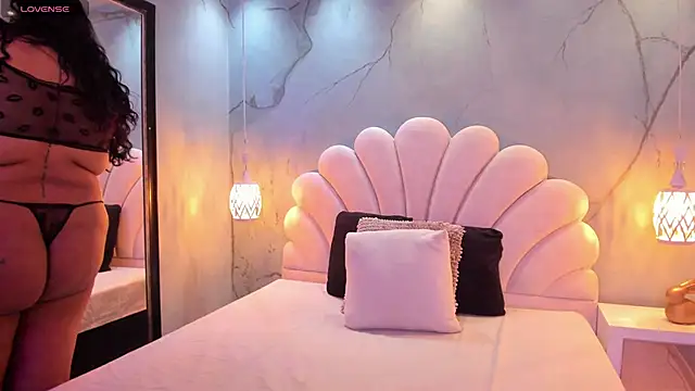 Snapshot of CatalinaCoopper chatting on 10-24-25, 05:15 CatalinaCoopper online show from 10-24-25, 05:15