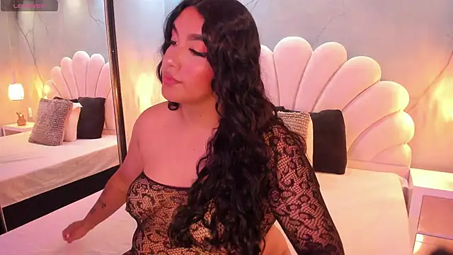 Snapshot of CatalinaCoopper chatting on 10-27-25, 04:16 CatalinaCoopper online show from 10-27-25, 04:16