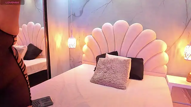 Snapshot of CatalinaCoopper chatting on 11-06-25, 04:24 CatalinaCoopper online show from 11-06-25, 04:24