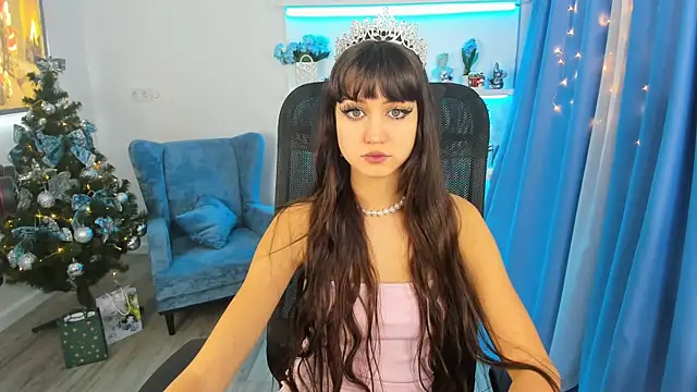 Snapshot of TiffanyYounge chatting on 12-22-25, 11:29 TiffanyYounge online show from 12-22-25, 11:29