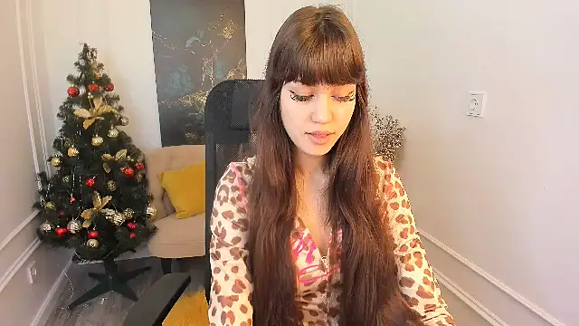 Snapshot of TiffanyYounge chatting on 01-08-26, 04:26 TiffanyYounge online show from 01-08-26, 04:26