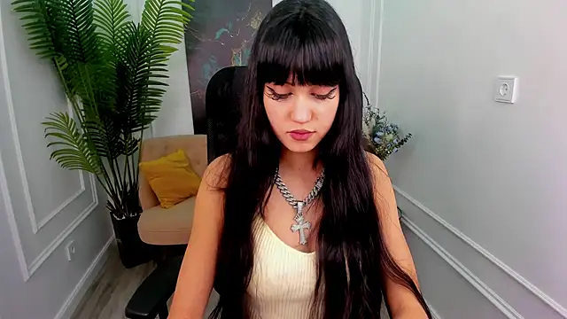 Snapshot of TiffanyYounge chatting on 01-11-26, 08:14 TiffanyYounge online show from 01-11-26, 08:14