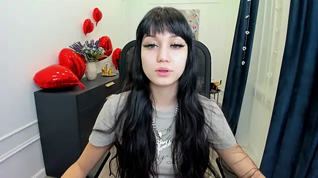 Snapshot of TiffanyYounge chatting on 02-13-26, 12:12 TiffanyYounge online show from 02-13-26, 12:12