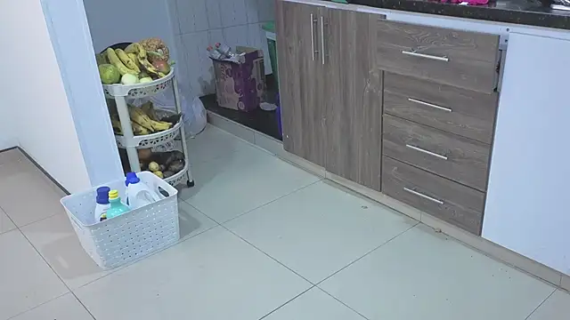 Catherine     online show from 11-30-25, 02:04