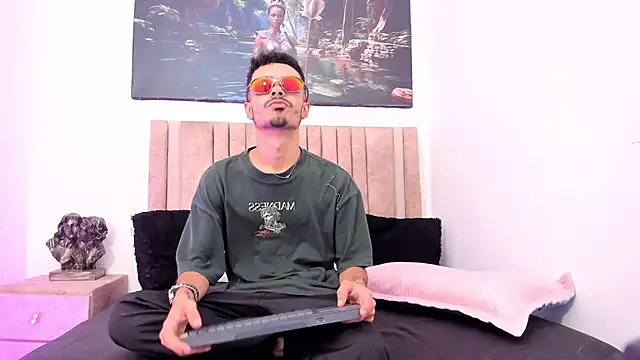 Timothe Evans online show from 10-23-25, 08:07