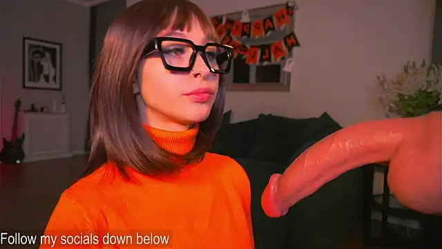 Snapshot of karolineneuer_ chatting on 10-27-25, 02:15 karolineneuer online show from 10-27-25, 02:15