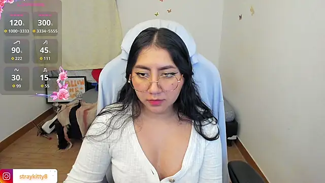 Snapshot of LoveLyy- chatting on 10-13-25, 09:15 LoveLyy- online show from 10-13-25, 09:15