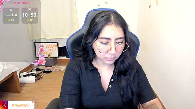 Snapshot of LoveLyy- chatting on 06-02-26, 11:18 LoveLyy- online show from 06-02-26, 11:18