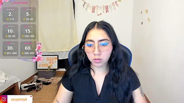 Snapshot of LoveLyy- chatting on 06-07-26, 12:04 LoveLyy- online show from 06-07-26, 12:04
