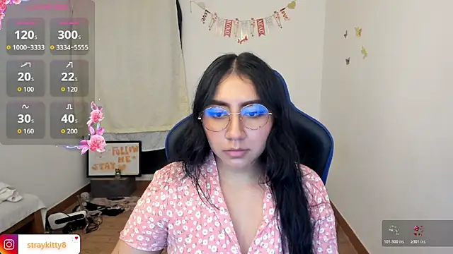 Snapshot of LoveLyy- chatting on 06-11-26, 11:47 LoveLyy- online show from 06-11-26, 11:47