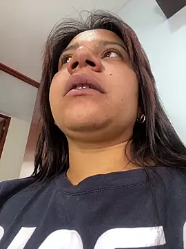 Snapshot of Stefany_Bam chatting on 10-27-25, 08:13 Stefany Bam online show from 10-27-25, 08:13