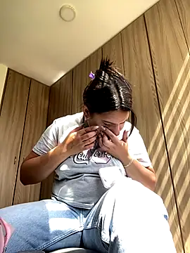 Snapshot of Stefany_Bam chatting on 12-14-25, 03:39 Stefany Bam online show from 12-14-25, 03:39