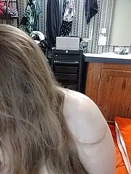 Snapshot of AugustRayn chatting on 06-18-26, 11:09 AugustRayn online show from 06-18-26, 11:09