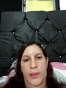 Snapshot of Mariana08andDiego chatting on 11-22-25, 01:26 Mariana08andDiego online show from 11-22-25, 01:26